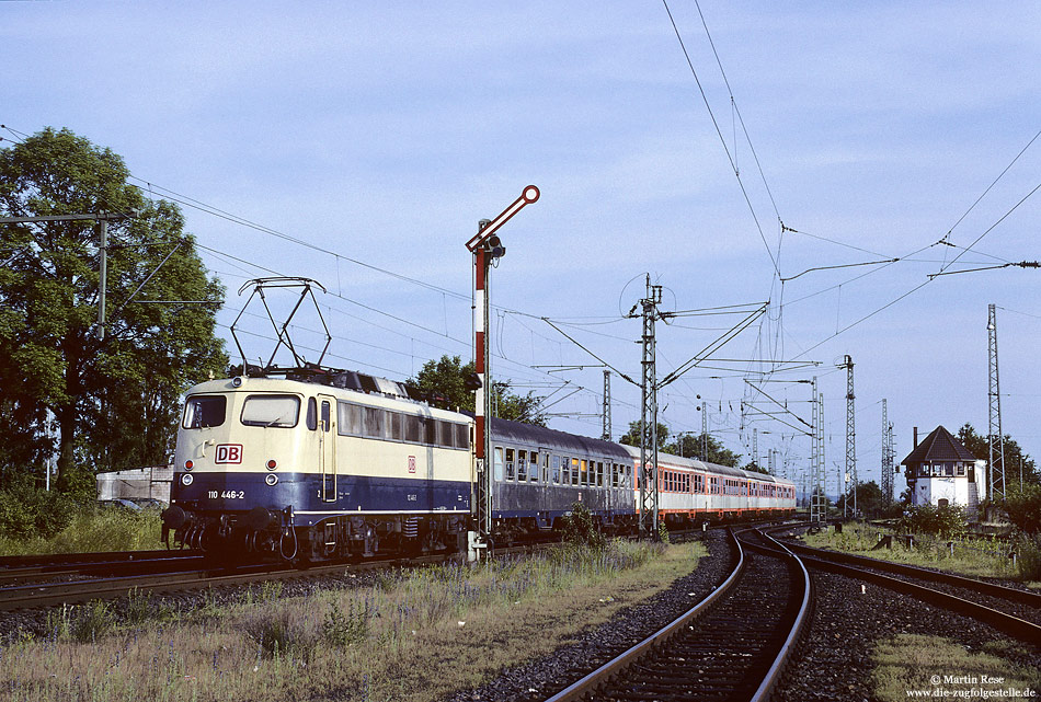 110 446, im Wendezugbetrieb, mit S12 Köln Nippes - Hennef im Bahnhof Porz Wahn