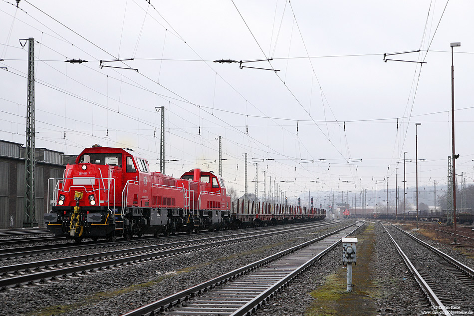 265 011 mit Güterzug im Bahnhof Witten