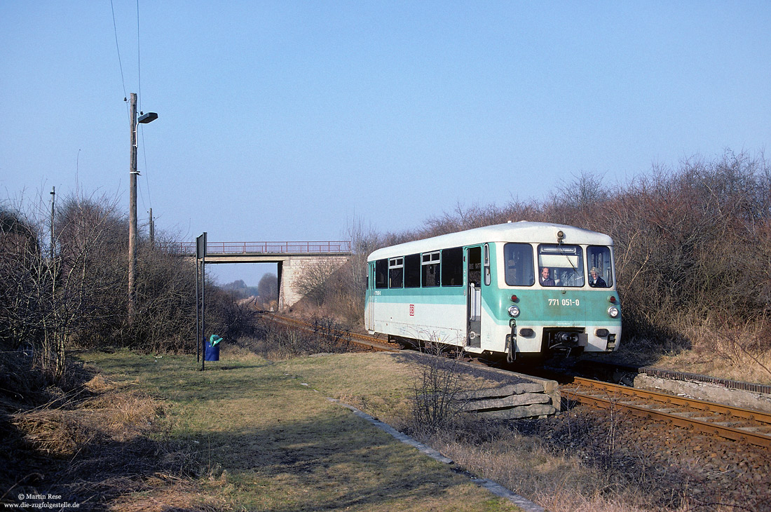 771 051 als RB8609 Osterwiek West - Heudeber Danstedt am Haltepunkt Langeln