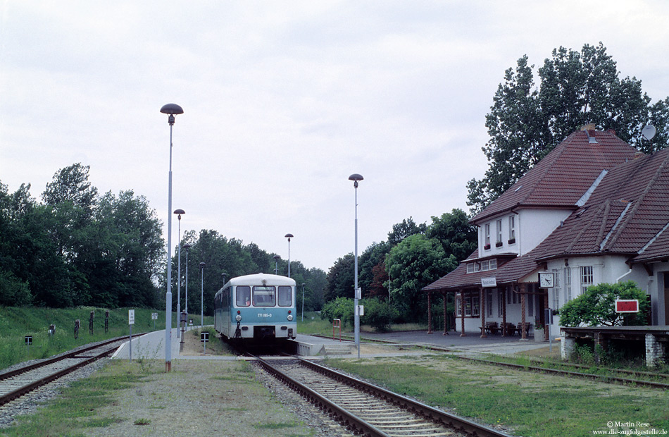 Usedomer Bäderbahn UBB, 771 065 unterwegs nach Ahlbeck Grenze im Bahnhof Bansin Seebad