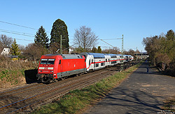 101 043 mit defektem IC2 auf der linken Rheinstrecke bei Bonn