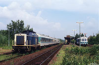 212 253 mit N8274 Neuss - Horrem im Bahnhof Bedburg
