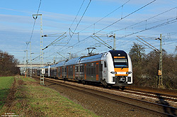 Im Dezember wird mit dem RE5 (Wesel – Koblenz) eine weitere Linie des Rhein-Ruhr-Express auf die neuen Triebwagen umgestellt. Betrieben wird diese Linie fortan vom Unternehmen „National Express“. Zwischen Langenfeld und Leverkusen-Rheindorf eilt 462 022 und 462 035 am 30.12.2019 als RE28515 nach Koblenz Hbf.