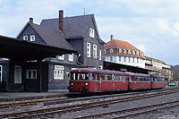 Schienenbus-Sonderzug auf der Strecke Dieringhausen - Olpe im Bahnhof Bergneustadt