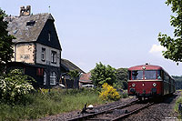 Schienenbus auf der Strecke Pronsfeld - Neuerburg am ehemaligen Bahnhof Arzfeld