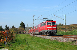 Nahe Lauffen zieht die 111 067 den RE4932 nach Würzburg Hbf, 17.10.2017