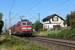 111 079 mit Bahnwärterhaus auf der Filstalbahn bei Süßen