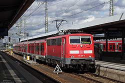 Mit der S1 nach Bamberg steht die 111 218 abfahrbereit in Nürnberg Hbf