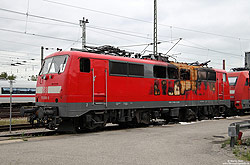 111 006 mit Brandschaden abgestellt im Bw München Hbf