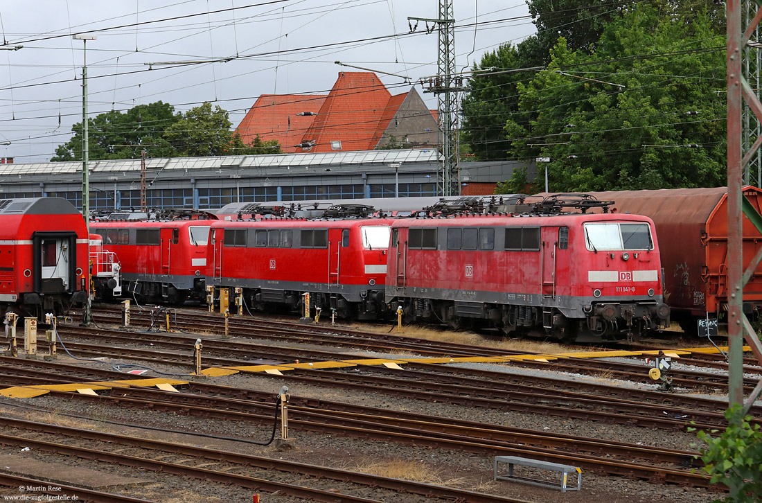 111 141 vom Bw Bremen abgestellt in Bremen Hbf