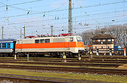 Die 111 185 gehört der SVG (Schienenverkehrsgesellschaft mbH, Stuttgart) und bekam im Frühjahr 2022 ihre ursprüngliche kieselgrau/orange Lackierung zurück. Am 2.3.2023 war die Lok in Stuttgart Rosenstein abgestellt.