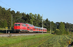 Die 111 213 des Unternehmens Smart Rail GmbH an die WFL vermietete bei Höflein 