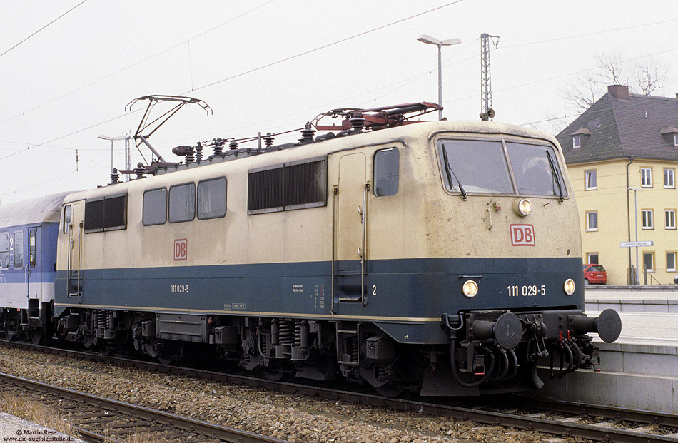 Die Aufnahme der Münchener 111 029 entstand am 10.1.2000 in Landshut.