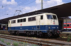 111 052 mit LZB vom Bw Frankfurt/Main in Koblenz Hbf. 3.7.2000.