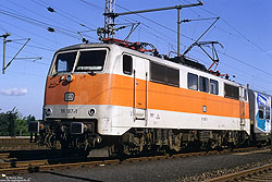 Die Aufnahme der Düsseldorfer 111 187 entstand am 11.7.1993 in Köln Worringen.