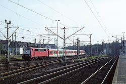111 144 mit der S11 nach Düsseldorf Wehrhahn, fotografiert am 3.8.1998 in Düsseldorf Hbf.