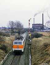 Am 3.4.1986 habe ich den E3263, geschoben von der Düsseldorfer 111 139, am Einfahrsignal von Horn Bad Meinberg fotografiert.