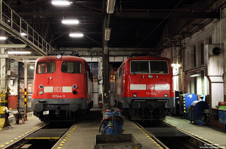 Am 17.10.2011 war die 111 154 im Werk Deutzerfeld abgestellt und diente, neben der 110 344, nur noch als Ersatzteilspender.