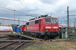 Von April 2013 bis Dezember 2015 war die 111 101 in Köln-Deutzerfeld beheimatet. Am 20.6.2014 präsentiert sich die Lok auf der Drehscheibe Ost in Köln-Deutzerfeld.