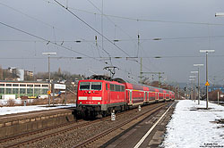 111 148 mit dem RE10418 Dortmund – Aachen in Wuppertal Vohwinkel