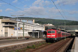 Mit der RB15468 nach Frankfurt steht die 111 193 abfahrbereit in Heidelberg Hbf.