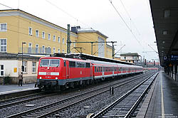 111 196 mit dem aus n-Wagen gebildeten RE4515 nach Frankfurt/Main Hbf in Fulda 