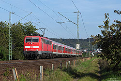 111 127 vom Bw Trier mit RE12190 nach Koblenz Hbf bei Gau Algesheim