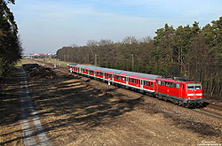 Südlich von Graben Neudorf fährt die Ludwigshafener 111 069 mit der RB38851 nach Karlsruhe