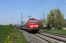 Mit der RB26567 fährt die Freiburger 111 061 bei Kollmarsreute von Offenburg nach Neuenburg