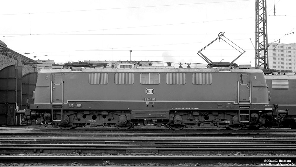 183 001 ex E344 01 im Jahr 1968 im Bw Saarbrücken