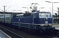 181 205 in blau im Bahnhof Ludwigshafen Hbf