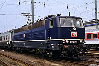 181 210 in blau im Bahnhof Köln Bbf