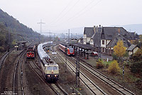 181 217 mit IR2431 neben Köl3 und Baureihe 425 im Bahnhof Karthaus