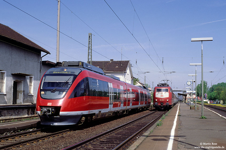 Für Messfahrten wurde der 644 049 am 27.4.2000 zum FTZ in München überführt. In Oppenheim musste eine Überholung durch einen, mit der 103 107 bespannten, Intercity abgewartet werden. 