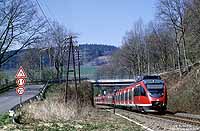 Bei Brunohl fährt der 644 028 als RB 11853 nach Gummersbach. 14.4.2003
