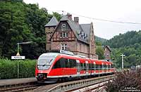 Auf seiner 181 km langen Fahrt von Köln Deutz nach Trier hat die aus dem 644 059 gebildete RB 12854 soeben Kyllburg erreicht. 29.8.2008

