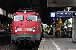 Mit dem IC2863 nach Hamm steht die 113 309 abfahrbereit in Bonn Hbf. 3.5.2010