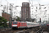 Am 23.9.2009 wird ein 189 bespannter Ersatzzug für den ICE653 in Köln Hbf bereit gestellt.
