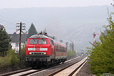 218 137 mit der RB12713 nach Remagen an der Haltestelle Bad Bodendorf 
