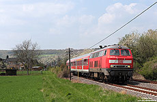 218 137, die letzte ehemalige Citybahn-Lok, mit der Regionalbahn nach Remagen.