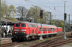 218 137 mit der RB 12723 bei der Einfahrt nach Gleis 5 des Bahnhofs Remagen.