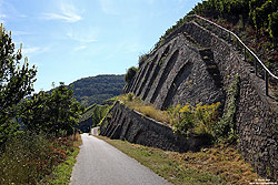 Hangbefestigung strategische unvollendete Strecke im Ahrtal am Sonderberg-Tunnel