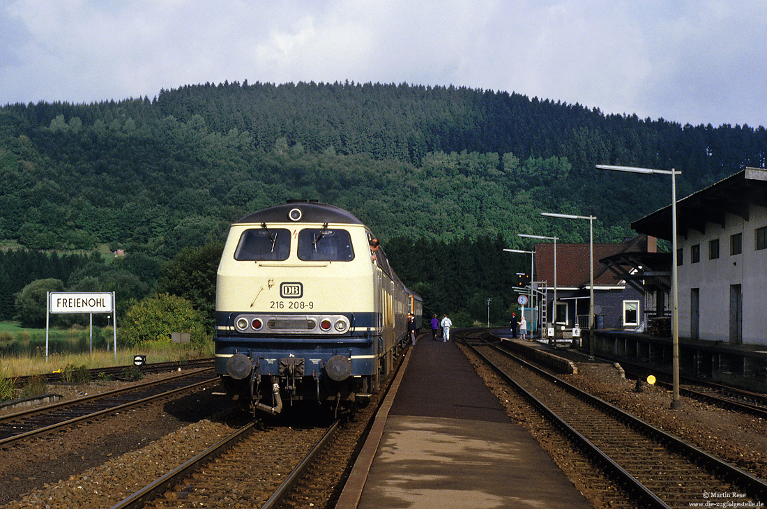 Mit dem E3685 Essen - Brilon Wald hat die 216 208 vom Bw Kassel Freienohl erreicht