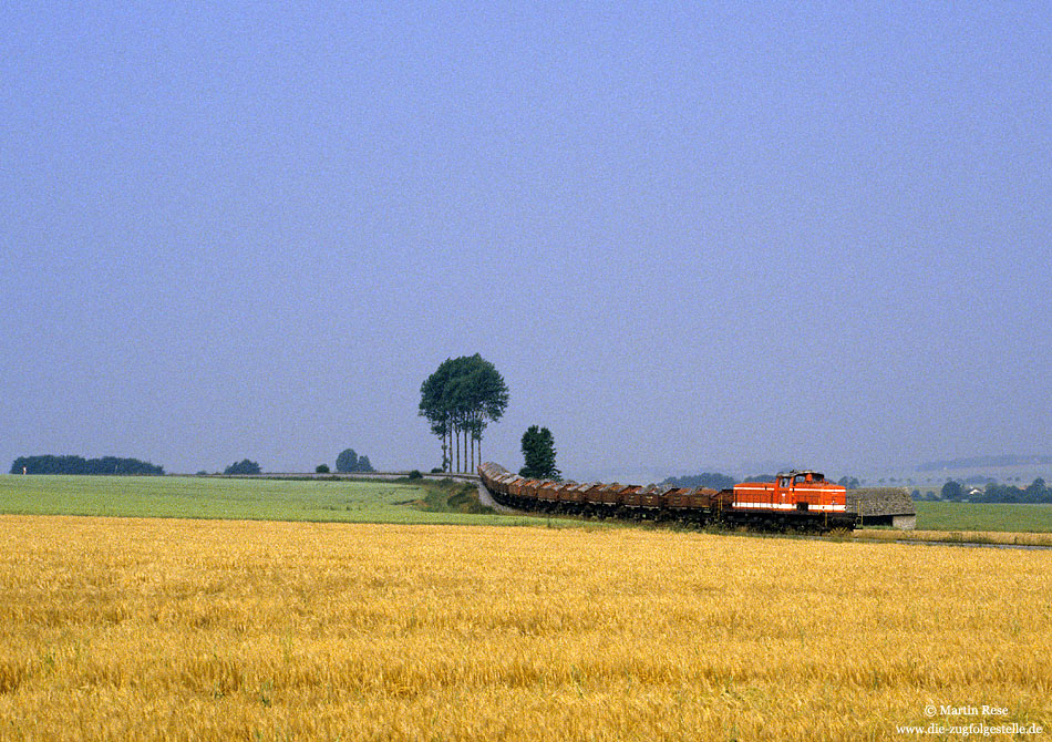 VL0637 mit alten Kalkwagen bei Uelde auf der Strecke der Westfälischen Landeseisenbahn