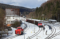 218 208 mit EK54404 nach Schwerte im Bahnhof Brilon Wald