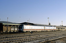 612 490 im ICE-Lackierung erreicht als RE34408 Kassel Wilhelmshöhe - Hagen den Bahnhof Neheim Hüsten