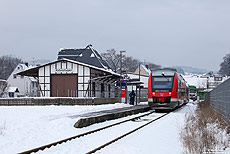 620 020 als RB29146 nach Unna am Endbahnhof der Hönnetalbahn Neuenrade