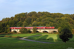 111 079 mit Doppelstockwagen zwischen Blankenberg und Merten auf der Siegbrücke
