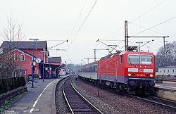 143 167 mit S12 auf der Siegstrecke aus Köln im Bahnhof Au