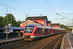 640 009 als Regionalbahn im morgendlichen Licht im Bahnhof Au (Sieg)